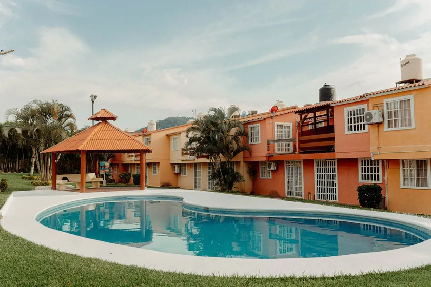 Family-Friendly Beach House - 5 min from the beach! - Image 1