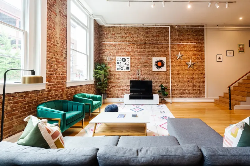 Downtown Mall | Sleeps 8 + Free Parking | Walk UVA - Image 1