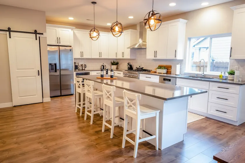 Q House in Lakewood - 5BR, 3Bath + AC. Sleeps 16. Kid and Pet-Friendly - Image 1