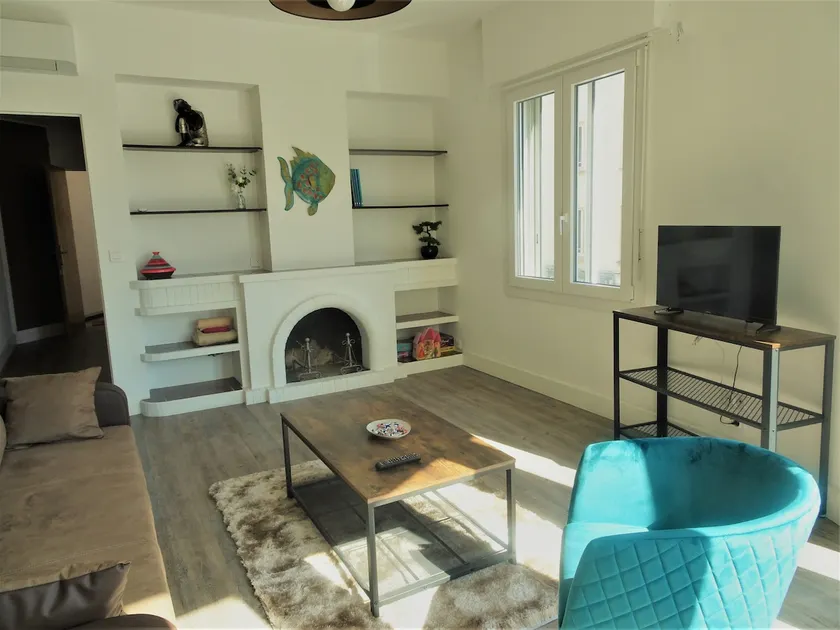 Sunny, 2 min from the TGV, 5 min walk to the beaches! - Image 1