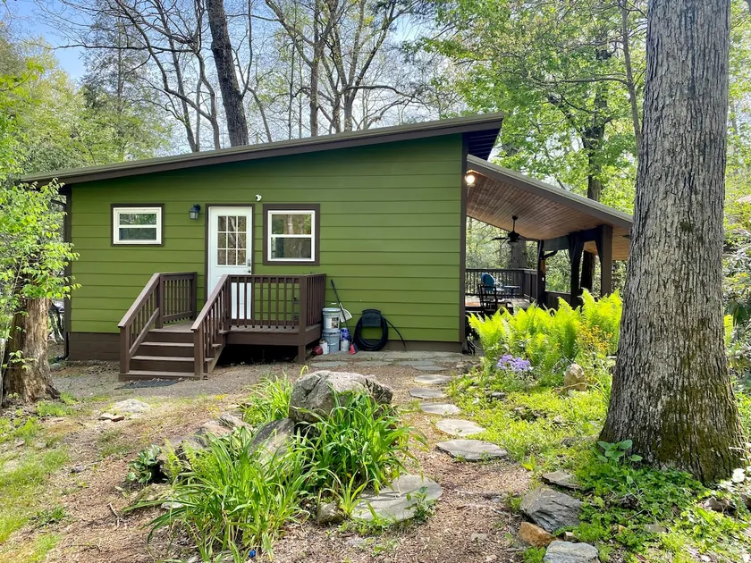 MCM Creekside Cabin with Hot Tub & Yoga Deck - Image 1