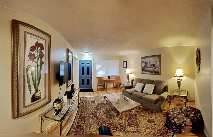Mid Century 2 Bedroom Second Floor Apartment - Image 1