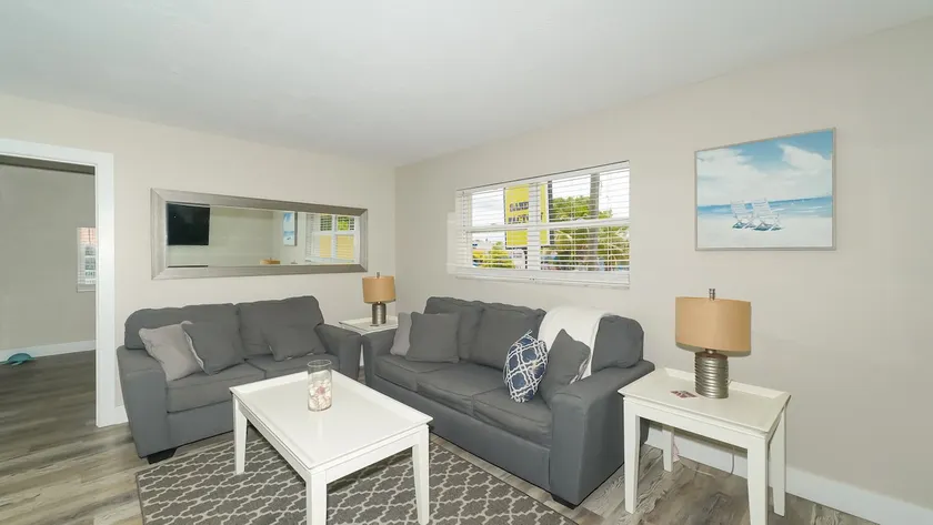 Siesta Key Village-Suite #4: A block to the Beach! - Image 1