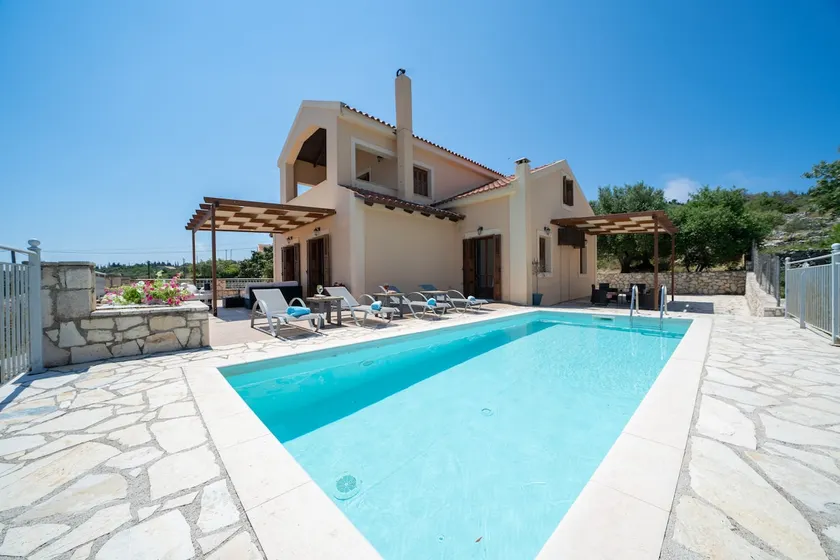 Guiscardos Luxury Villa - Image 1