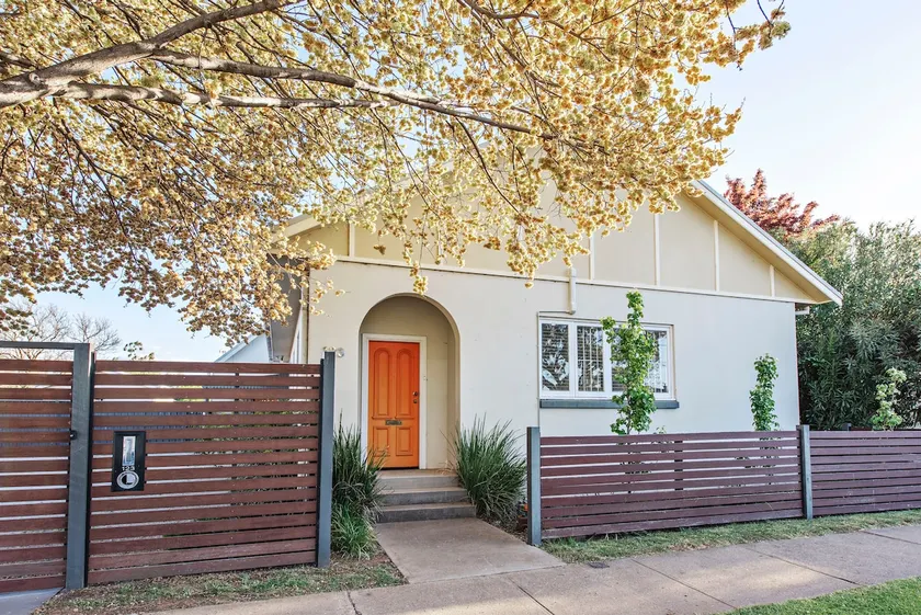 The Orange Door Mudgee -a spacious home in town - Image 1