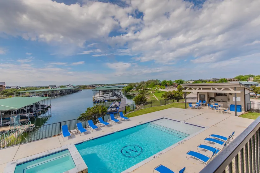 Lake front Condo 2BD/2BA w/ pool, hot tub, fire pit, gas grills, gym, & laundry. - Image 1