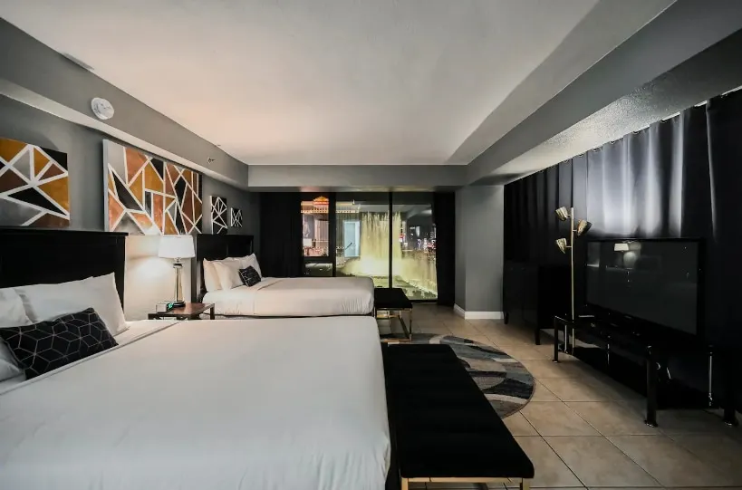 3BD PH On the Strip, Panoramic VIEWS, Sleeps 16 - Image 1