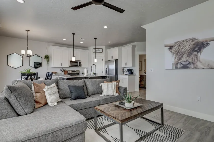 Beautiful Red Rock Vista- Private Hot Tub 5bd/3bth - Image 1