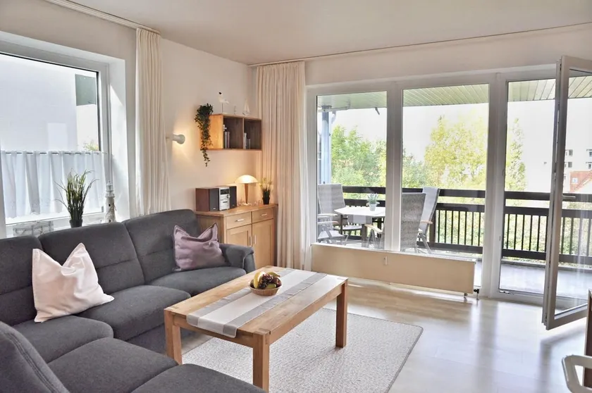 Sea view: Cozy two room apartment - Image 1