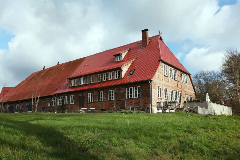 Stylishly renovated apartment in a half-timbered monument - Image 1