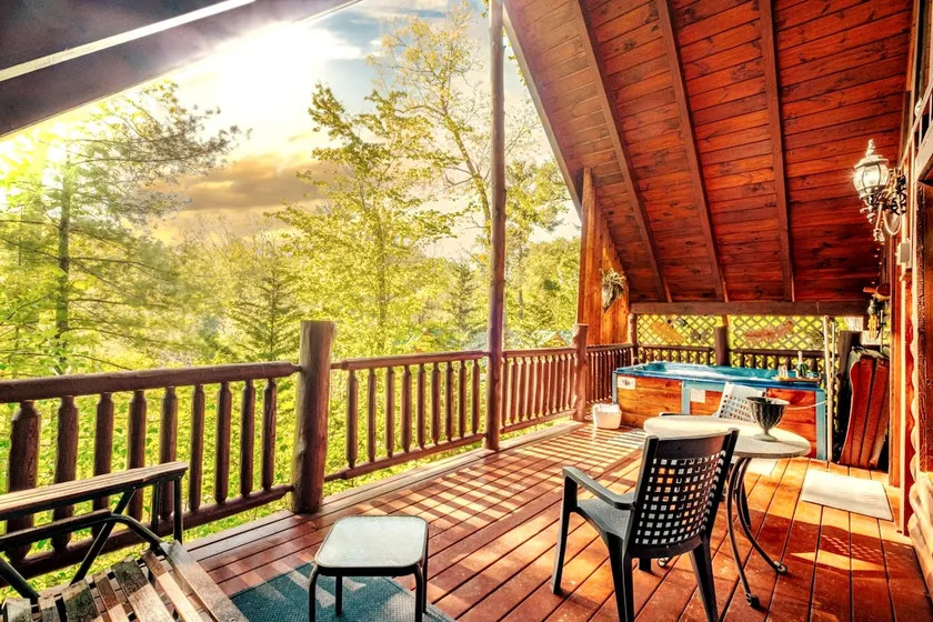 Spring Cozy Couple’s Cabin! Hot Tub, Comfy Bed - Image 1