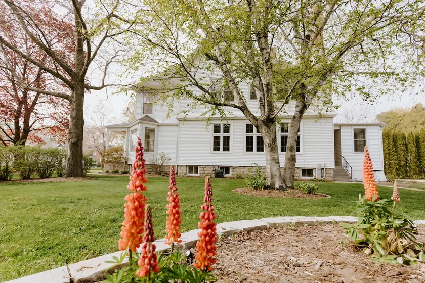 LUXE Manor with Modern, Elegant Vibes - Image 1