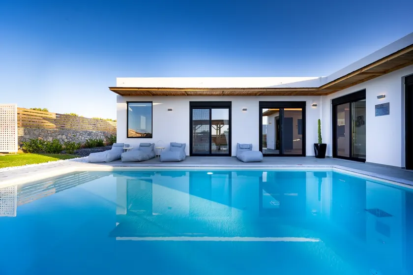 Sardines Luxury Villa 2 with Private Pool Parking and Garden - Image 1