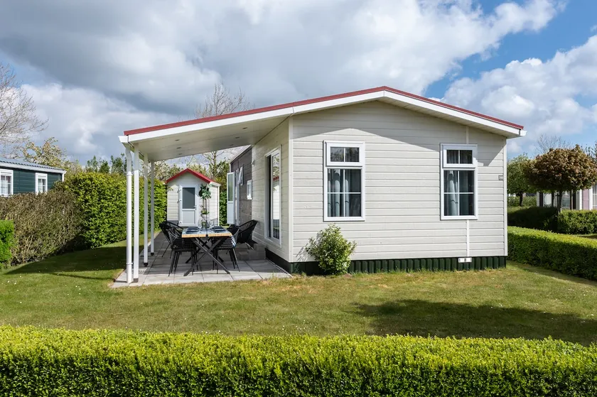 Luxury 5-person chalet on family campsite - Image 1