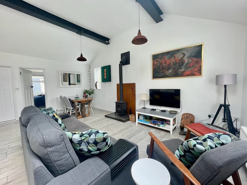 Perfect Seaside Retreat With Garden & Parking - Image 1