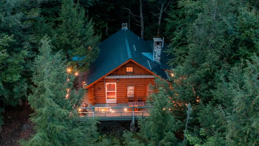 Jackson Swimmers Retreat | Cozy Log Cabin Escape - Image 1