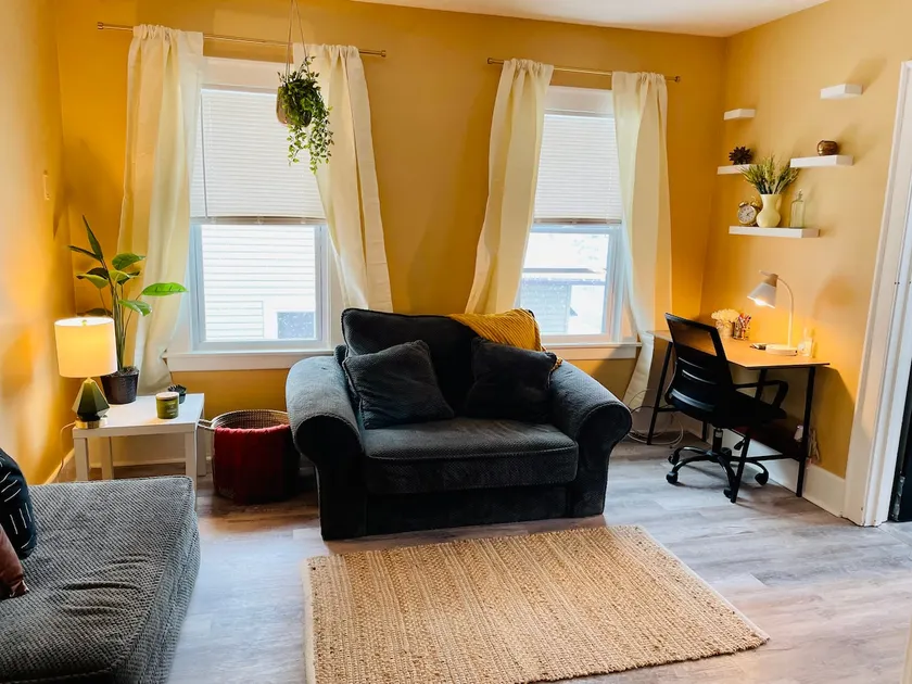 Cozy Corner, stylish 1bed near Navy Base! - Image 1