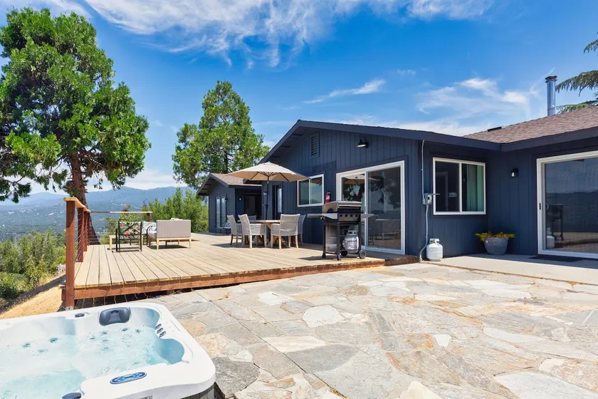 Serene Retreat - Hot tub/game room/views/EV - Image 1