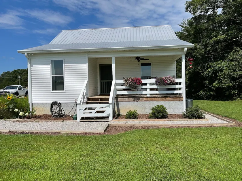 Cabin on the Farm - Image 1
