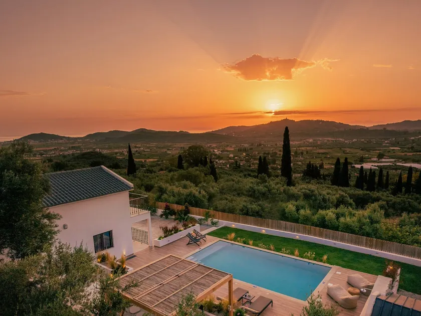 Villa Verde - Heated Pool with Stunning Views, by ZanteWize - Image 1
