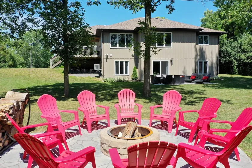 Spacious Large Retreat, w/ Hot Tub, Near Wineries - Image 1