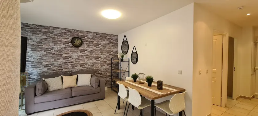 Mini villa, sleeps 4, with pool, walking distance to the beach - Image 1