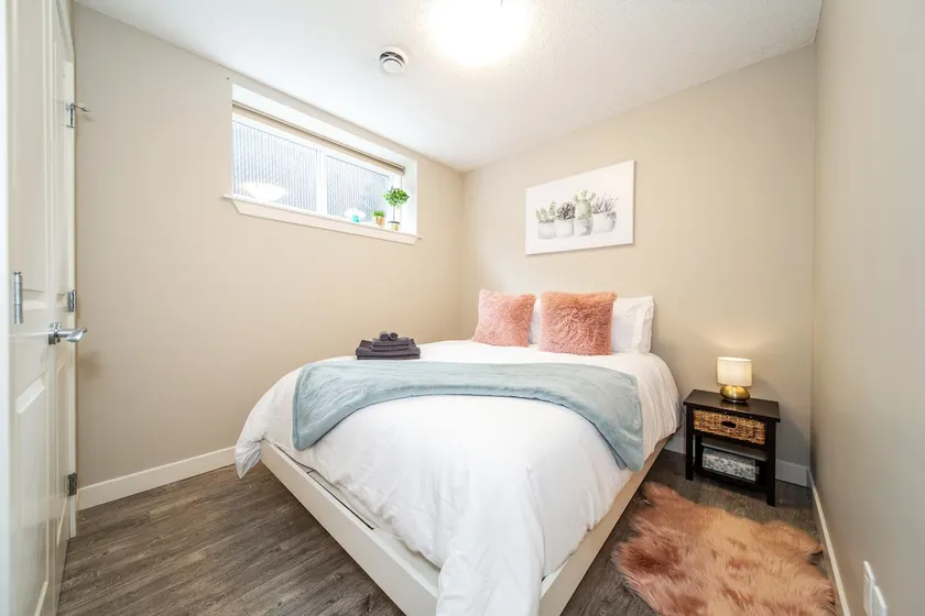 Bright Modern Suite - Netflix - WiFi - Long Stays - Image 1
