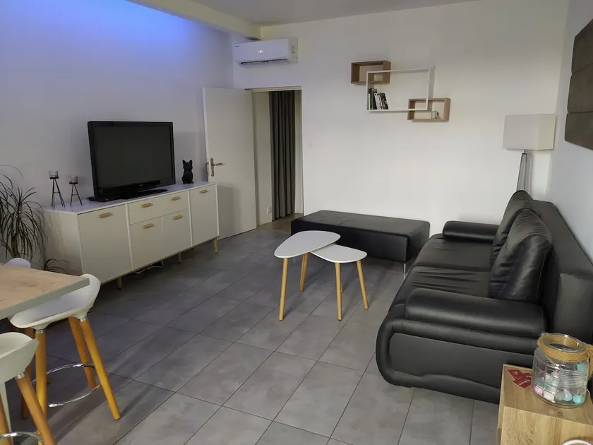 ”Antre Nous” in the heart of Lunel T3 - Image 1