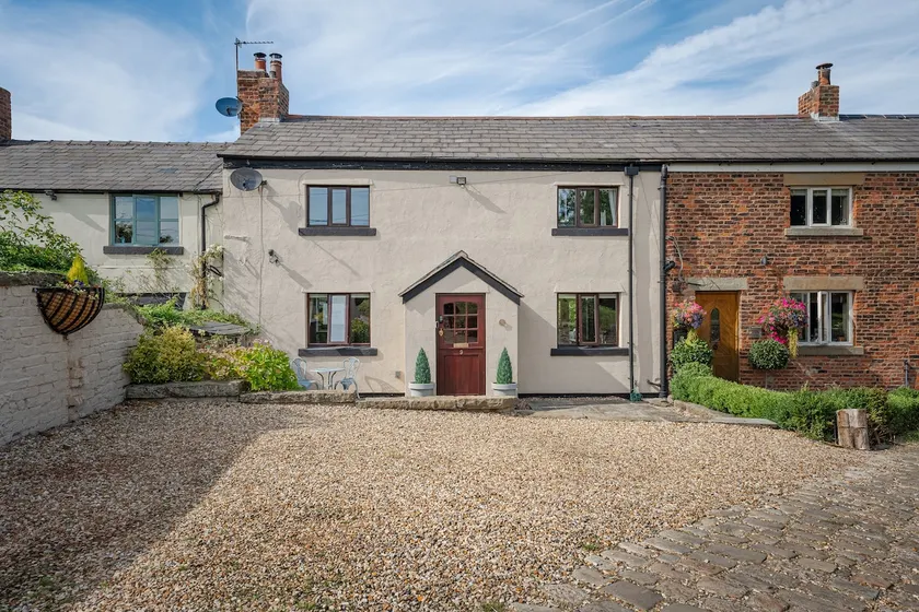Canal side cottage with hot tub, sky tv and log fire - Image 1