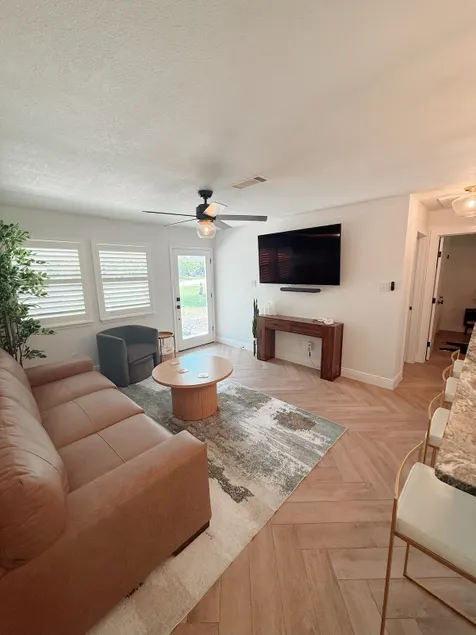 Location! Lake Cottage! In the middle of it All! - Image 1