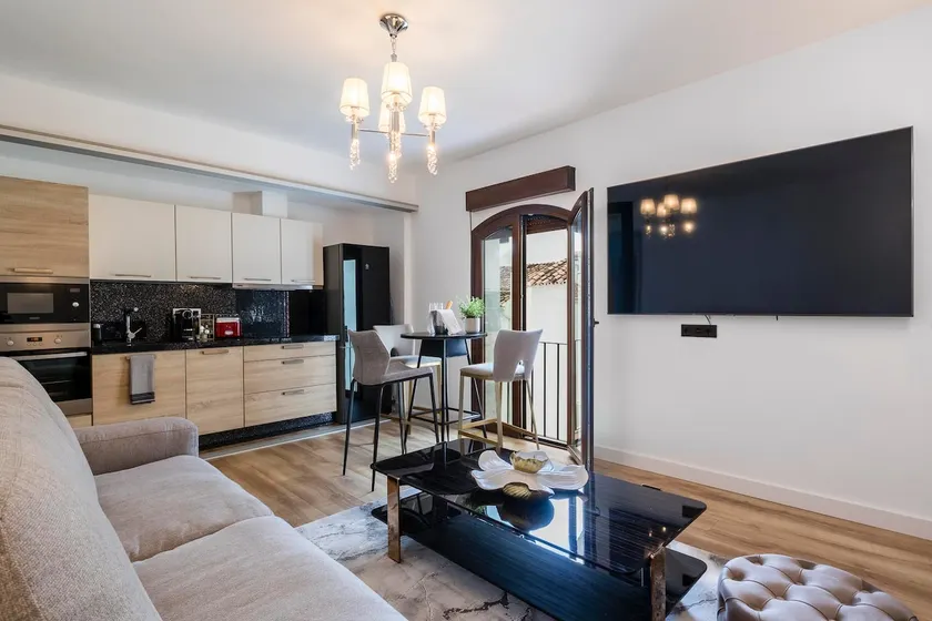 Luxurious apartment in the heart of Puerto Banus - Image 1