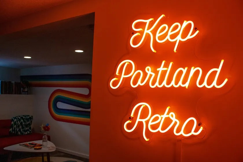 Stunning 60s-70s Retro Apartment - Image 1