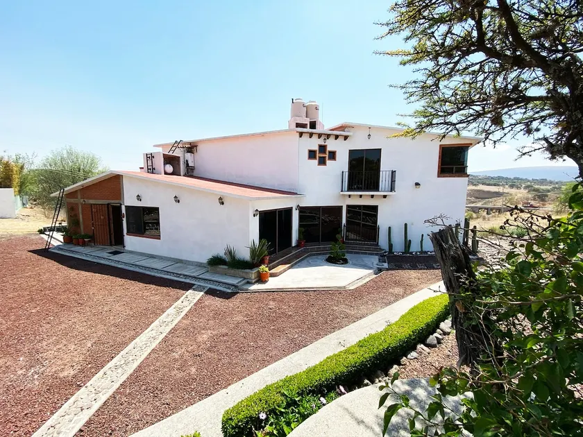 ”Renuevo” Family House - Image 1