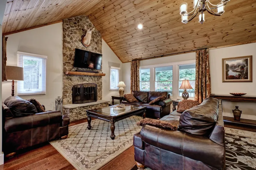Lake House - Image 1