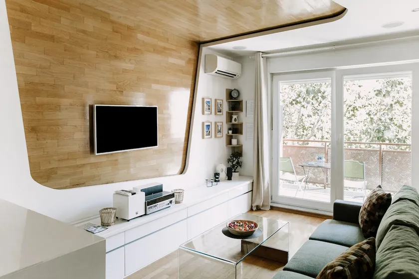 Laura's Apartment - Image 1