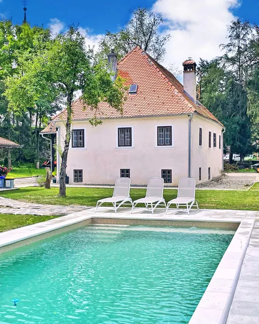 Historical Villa – Garden, Pool, BBQ, Walk to Town - Image 1