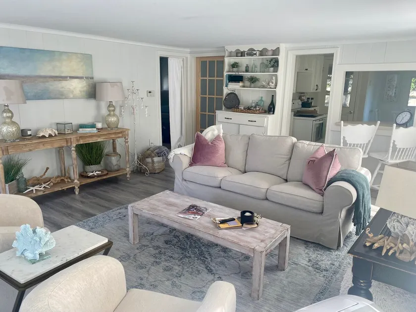 Cozy Mattapoisett Cottage Footsteps to the Beach - Image 1