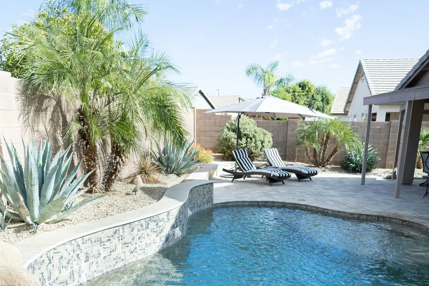 The Gilbert Haven - comfortable, stylish w/ pool - Image 1