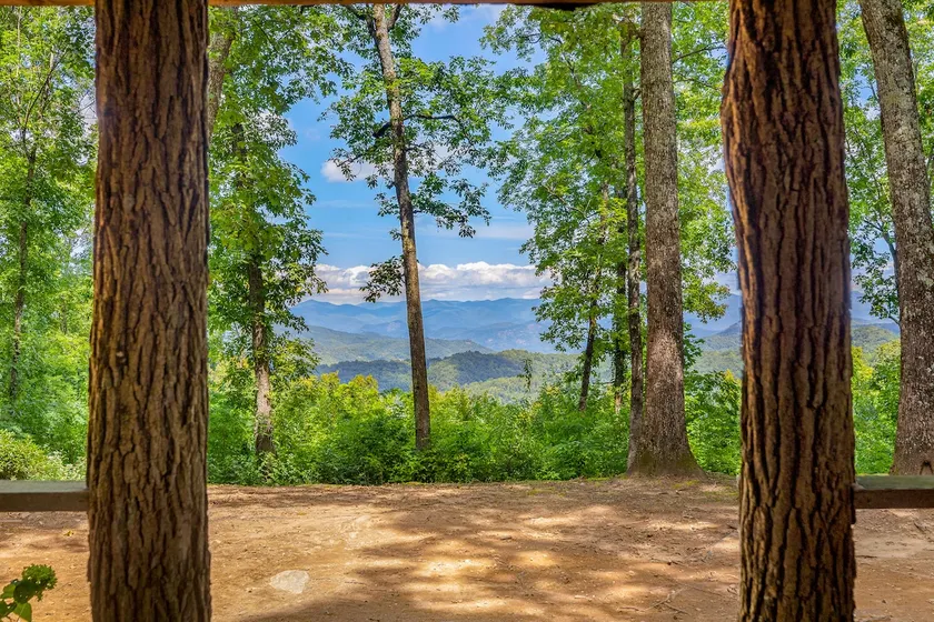 1937 Cabin-Luxury near Lake Glenville/Cashiers-50 Acre Estate-Private Hike/Views - Image 1
