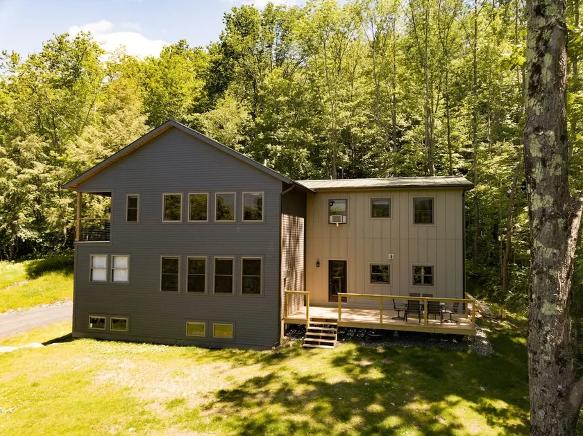 The Mountain House + Apartment - Image 1