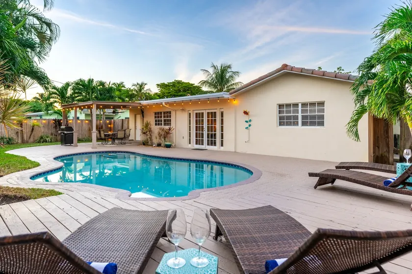 Tropical Oasis Heated Pool 4Br Kings 1Mi To Beach - Image 1
