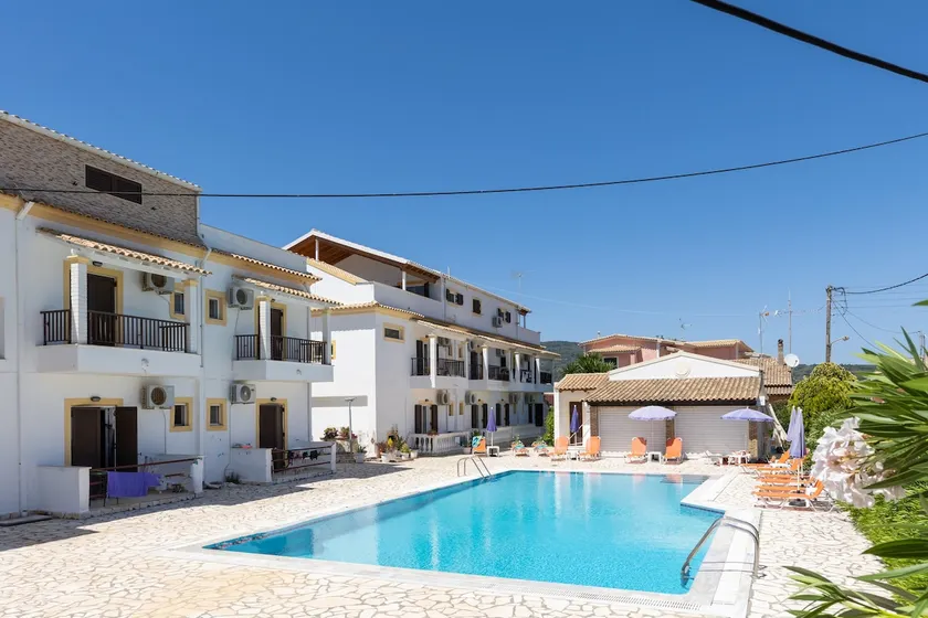 Dora Pool Studios by Konnect,150m from the Beach - Image 1