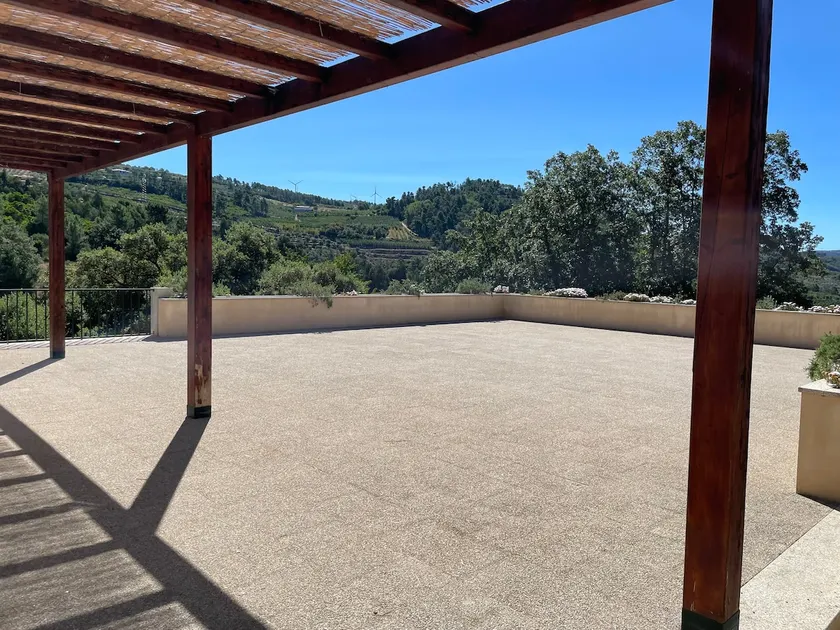 House with mountain views - Image 1