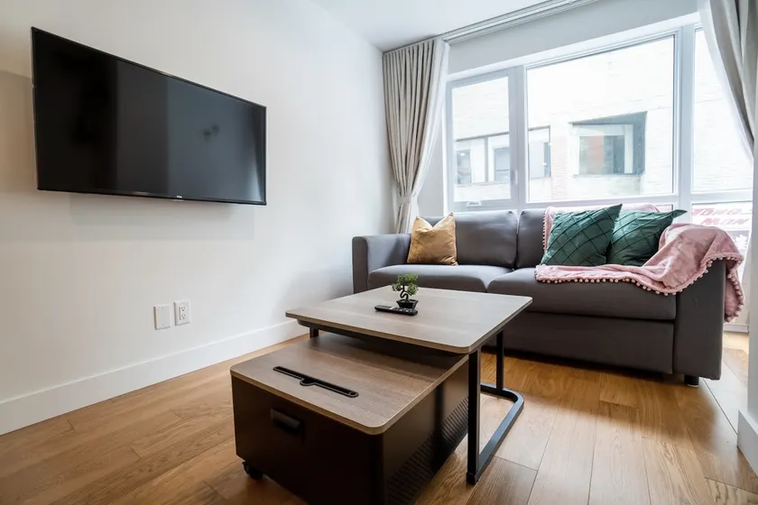 Chic 2BR Suite | Walk to Old Port - Image 1