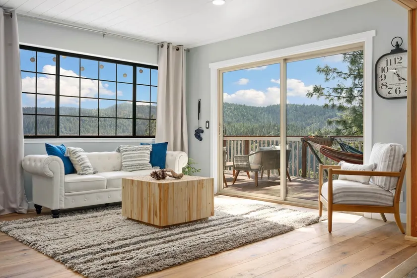 The View House - Enjoy the Deck, Relax in Hot Tub - Image 1