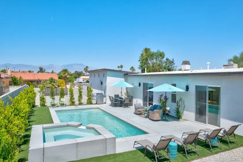 Desert Oasis! Pool & Spa! Spa heating included! - Image 1