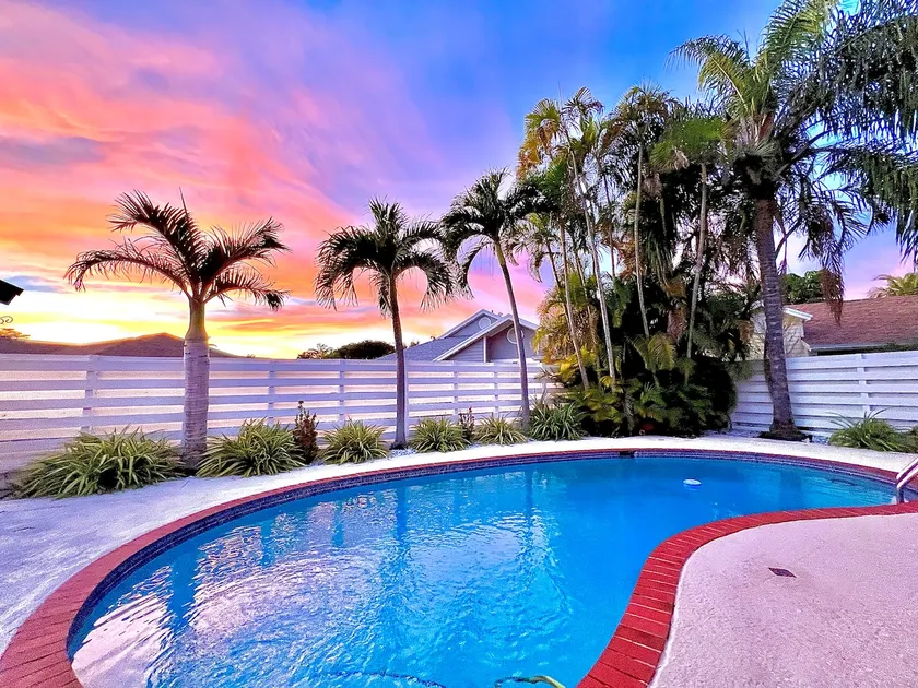 Kendall Keys Oasis w/ HEATED Pool Theater & Arcade - Image 1