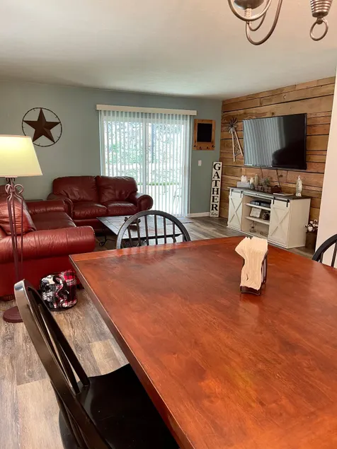 Cozy Corner 3 Bed/2 Bath Condo, No Stairs! - Image 1