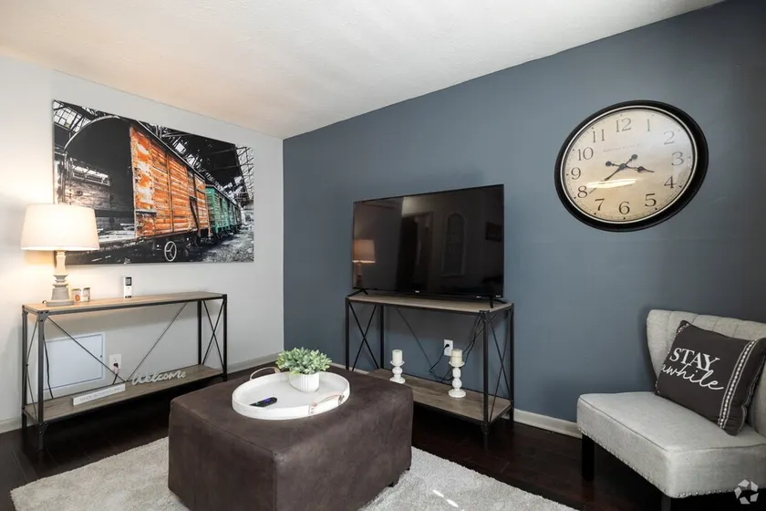 24-2 Queen Beds-1 Bath-Pet Friendly-2nd Floor - Image 1
