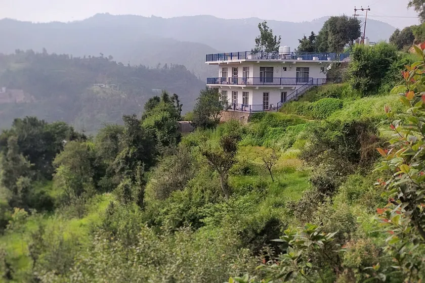 A secluded 5-BR home perfect for families & groups - Image 1
